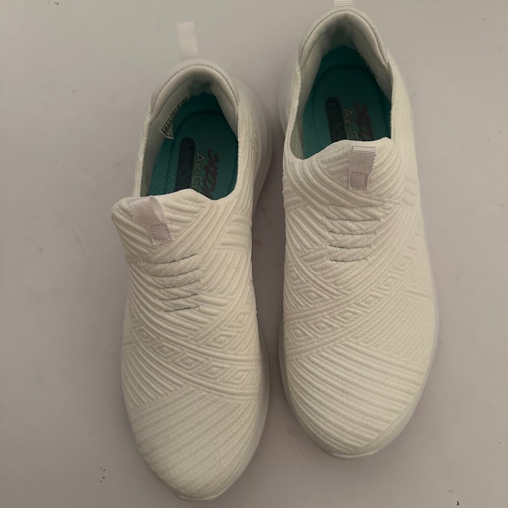 Skechers Air Cooled Memory Foam Women White Sneakers Slip On Size 9